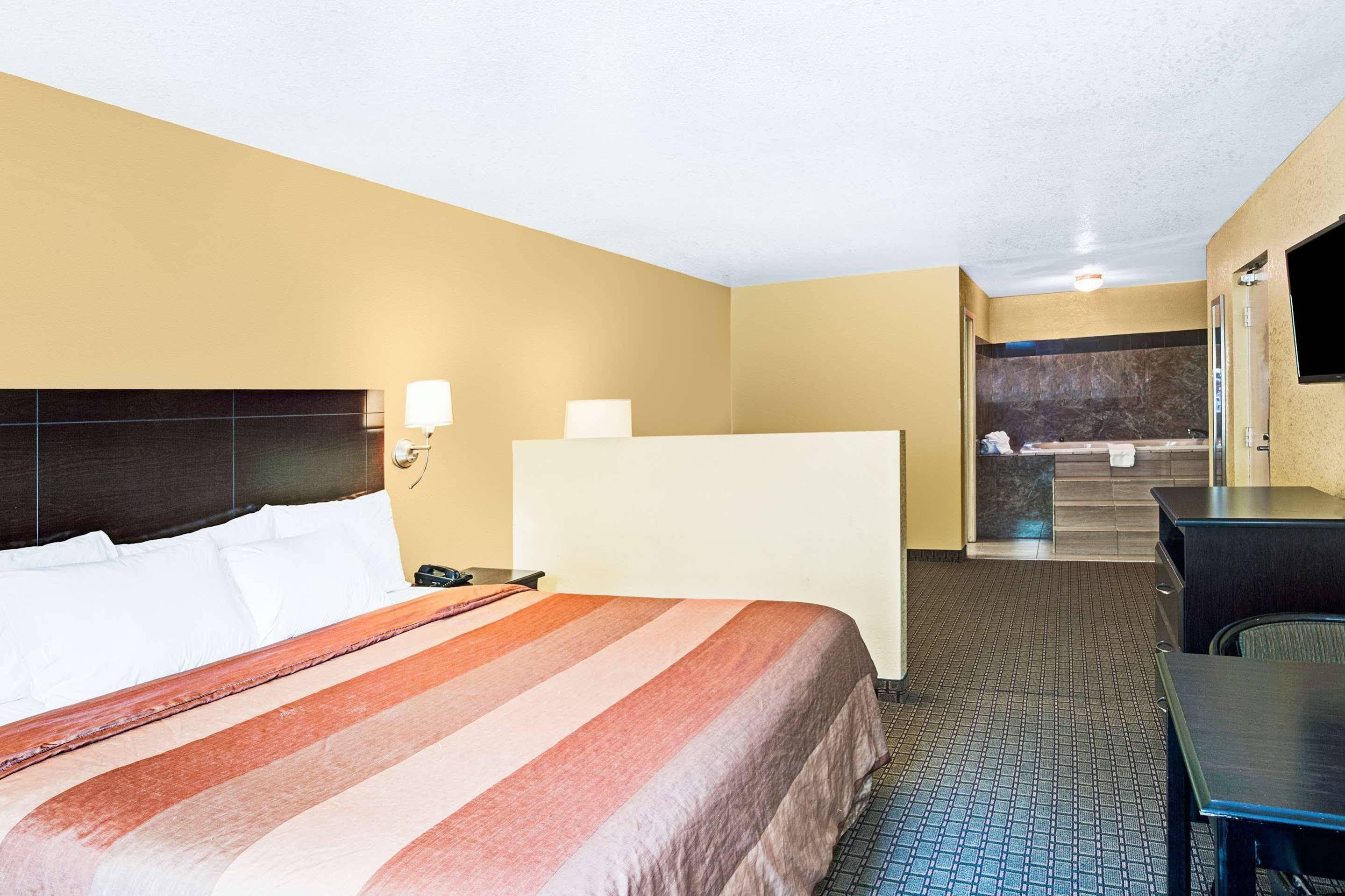 Days Inn & Suites By Wyndham Downtown Gatlinburg Parkway Экстерьер фото