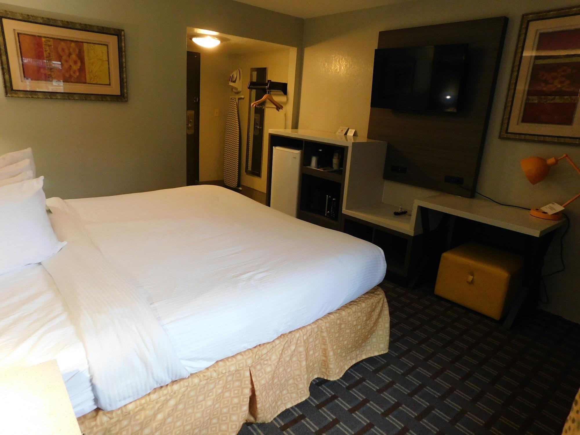 Days Inn & Suites By Wyndham Downtown Gatlinburg Parkway Экстерьер фото