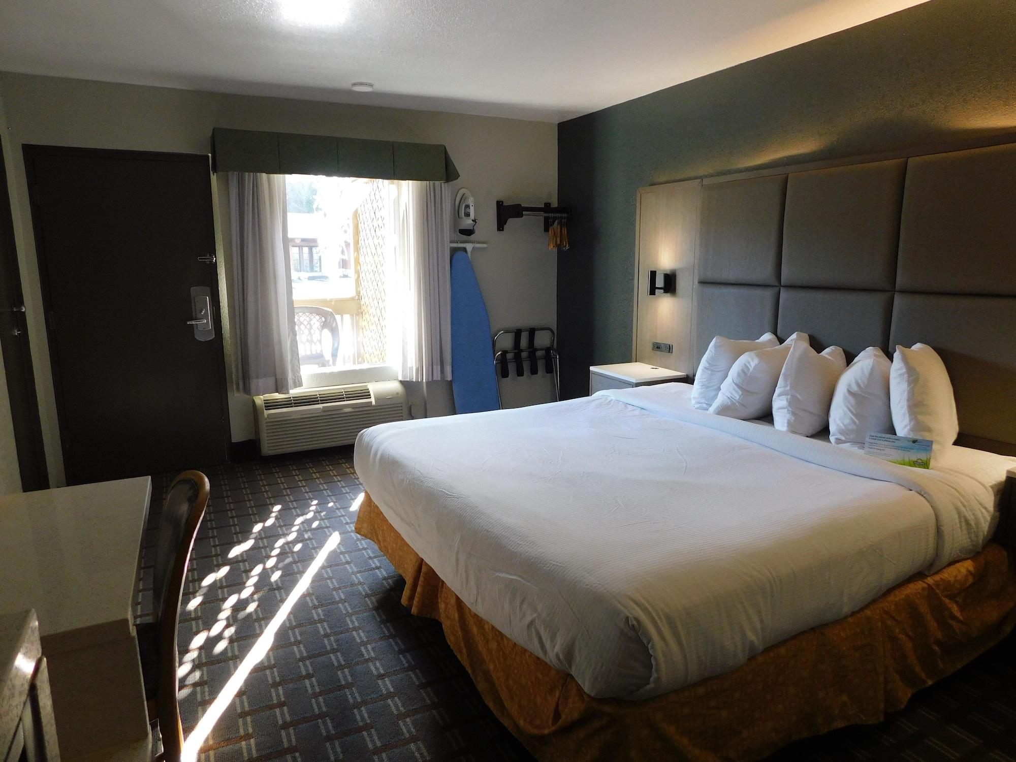Days Inn & Suites By Wyndham Downtown Gatlinburg Parkway Экстерьер фото