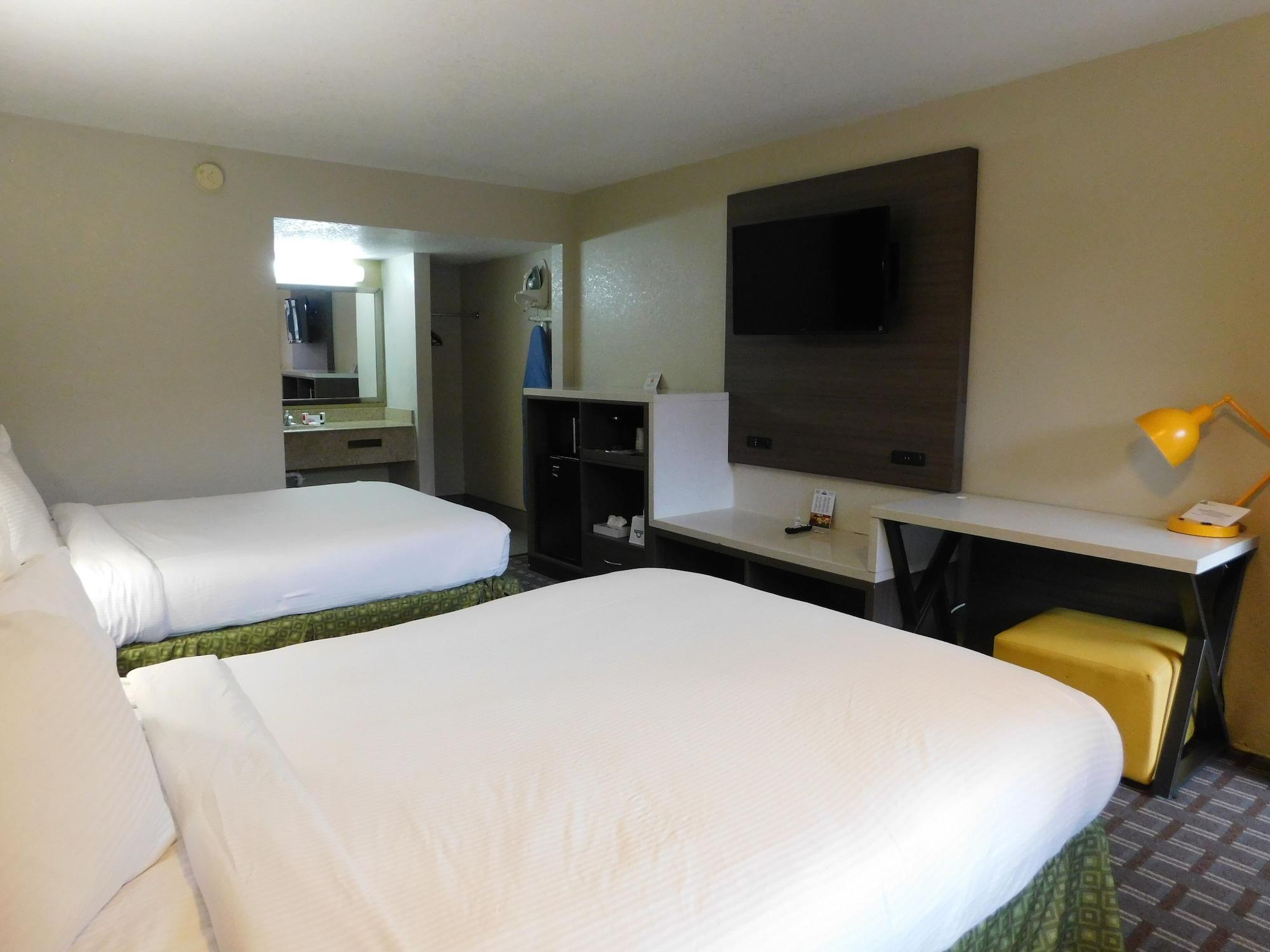 Days Inn & Suites By Wyndham Downtown Gatlinburg Parkway Экстерьер фото