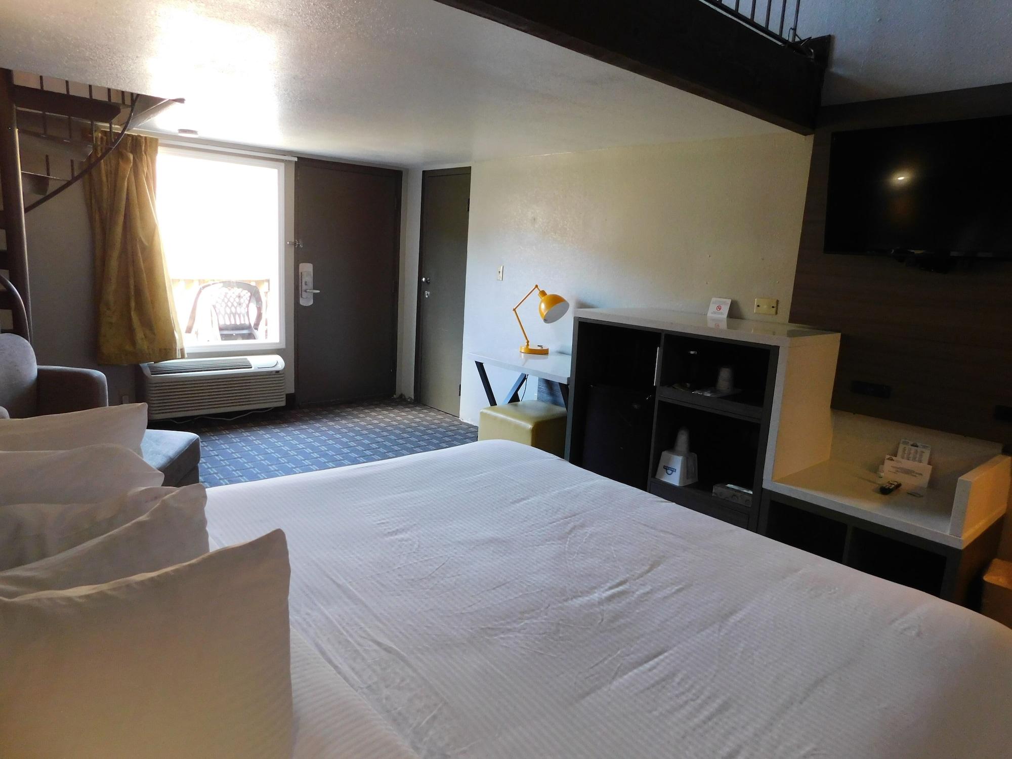 Days Inn & Suites By Wyndham Downtown Gatlinburg Parkway Экстерьер фото