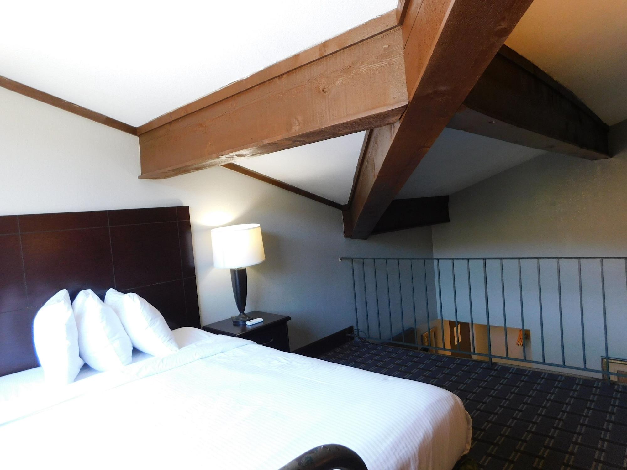 Days Inn & Suites By Wyndham Downtown Gatlinburg Parkway Экстерьер фото