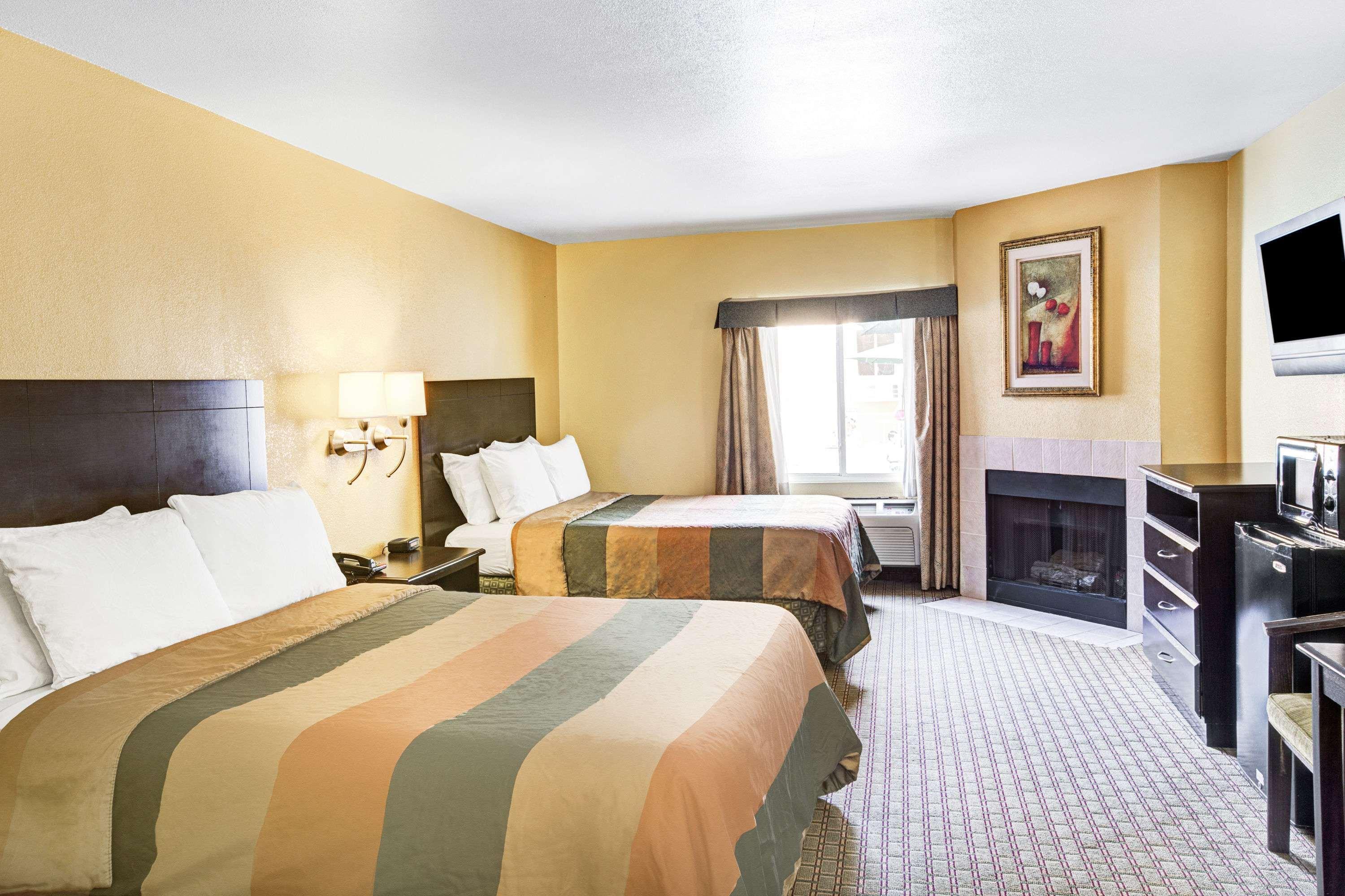 Days Inn & Suites By Wyndham Downtown Gatlinburg Parkway Экстерьер фото