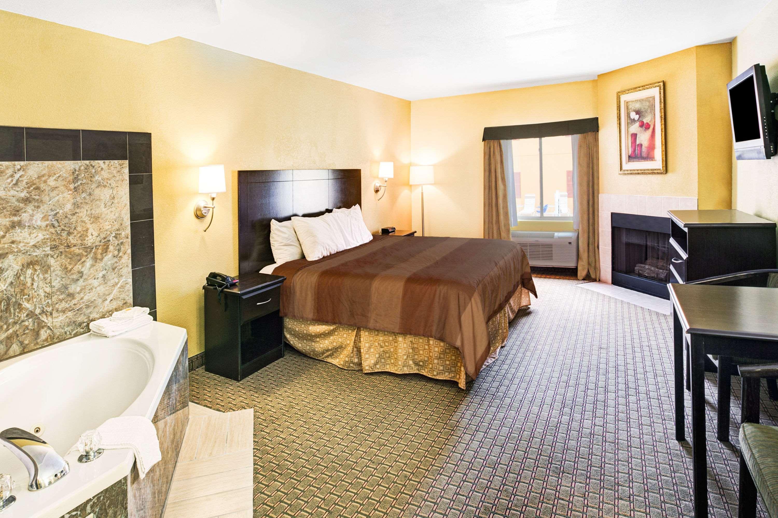 Days Inn & Suites By Wyndham Downtown Gatlinburg Parkway Экстерьер фото
