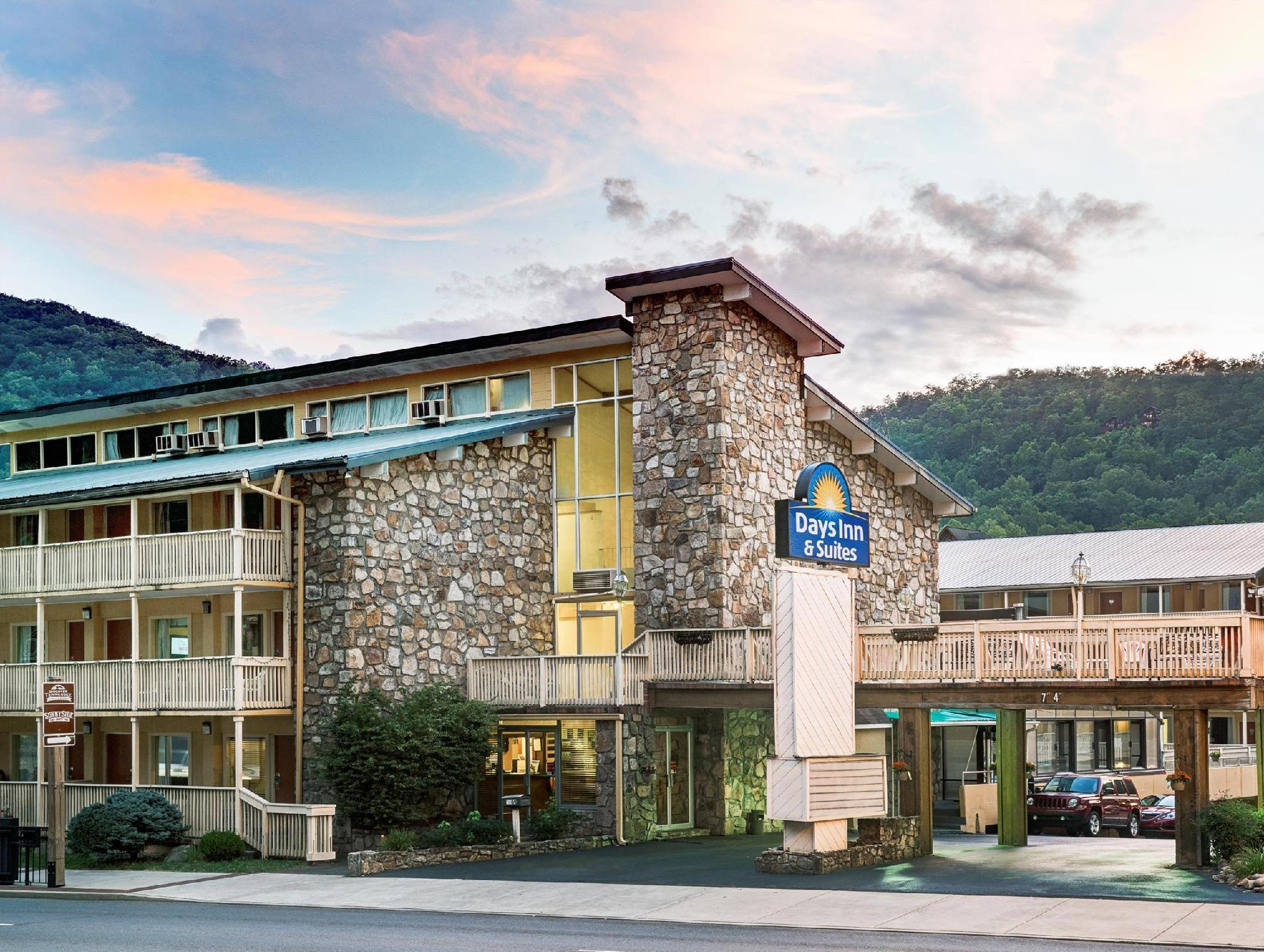 Days Inn & Suites By Wyndham Downtown Gatlinburg Parkway Экстерьер фото