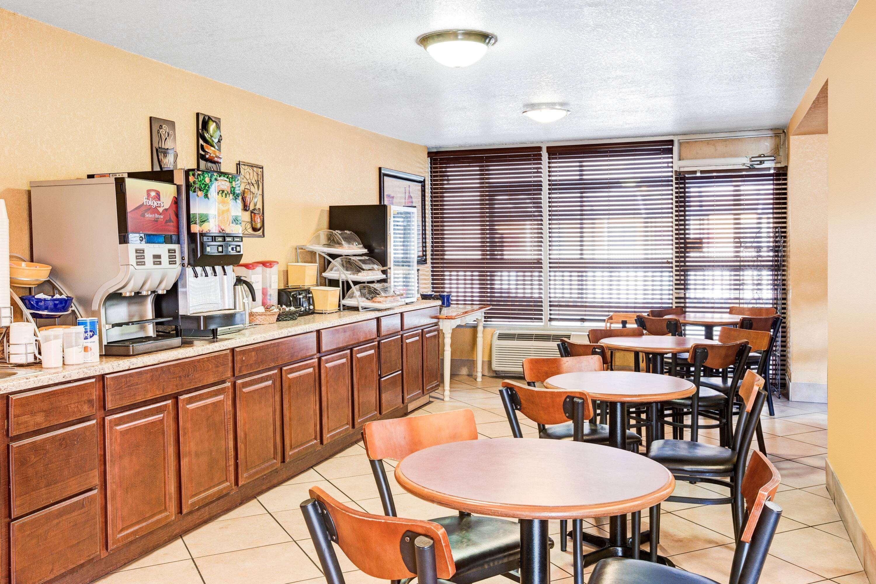 Days Inn & Suites By Wyndham Downtown Gatlinburg Parkway Экстерьер фото