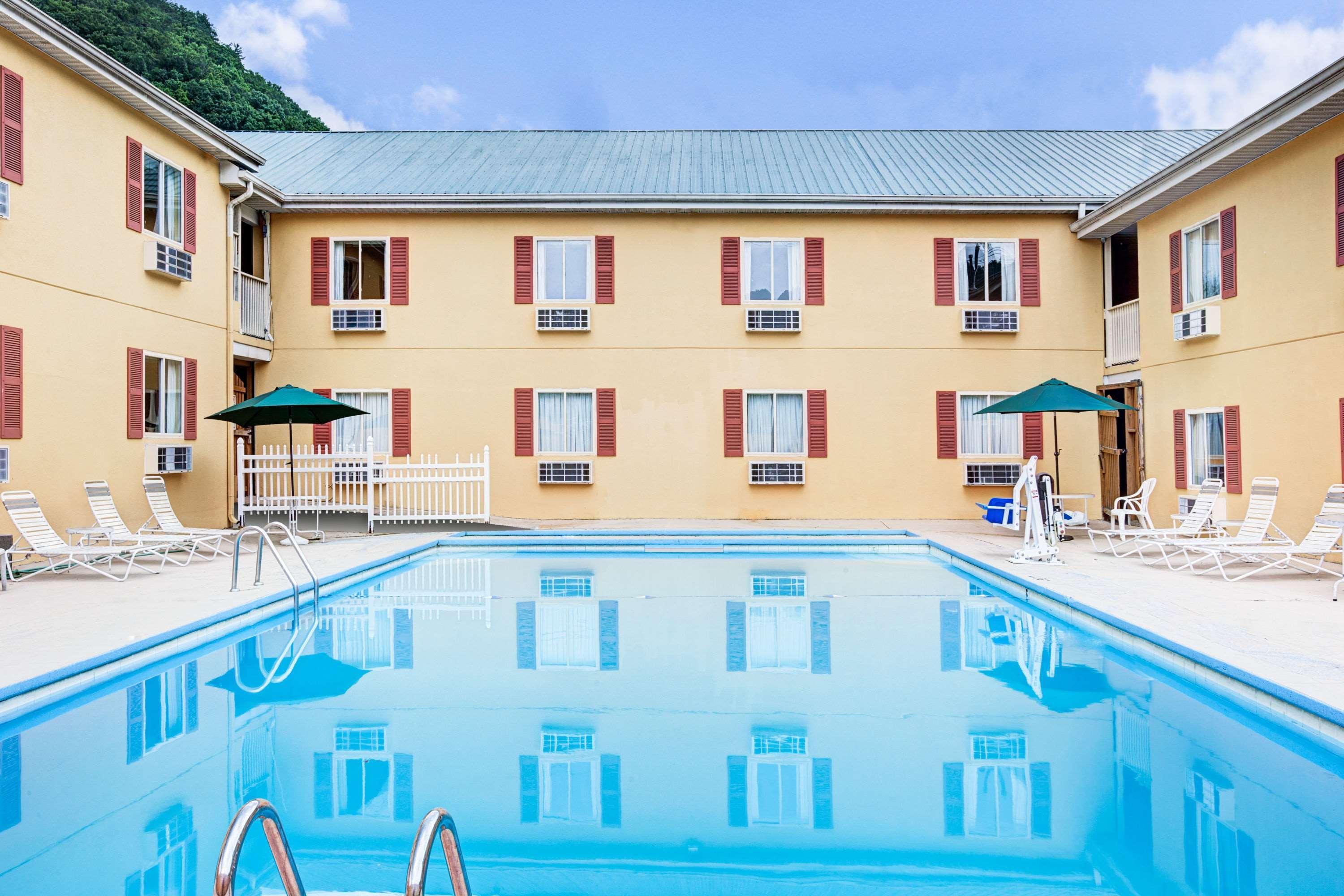 Days Inn & Suites By Wyndham Downtown Gatlinburg Parkway Экстерьер фото