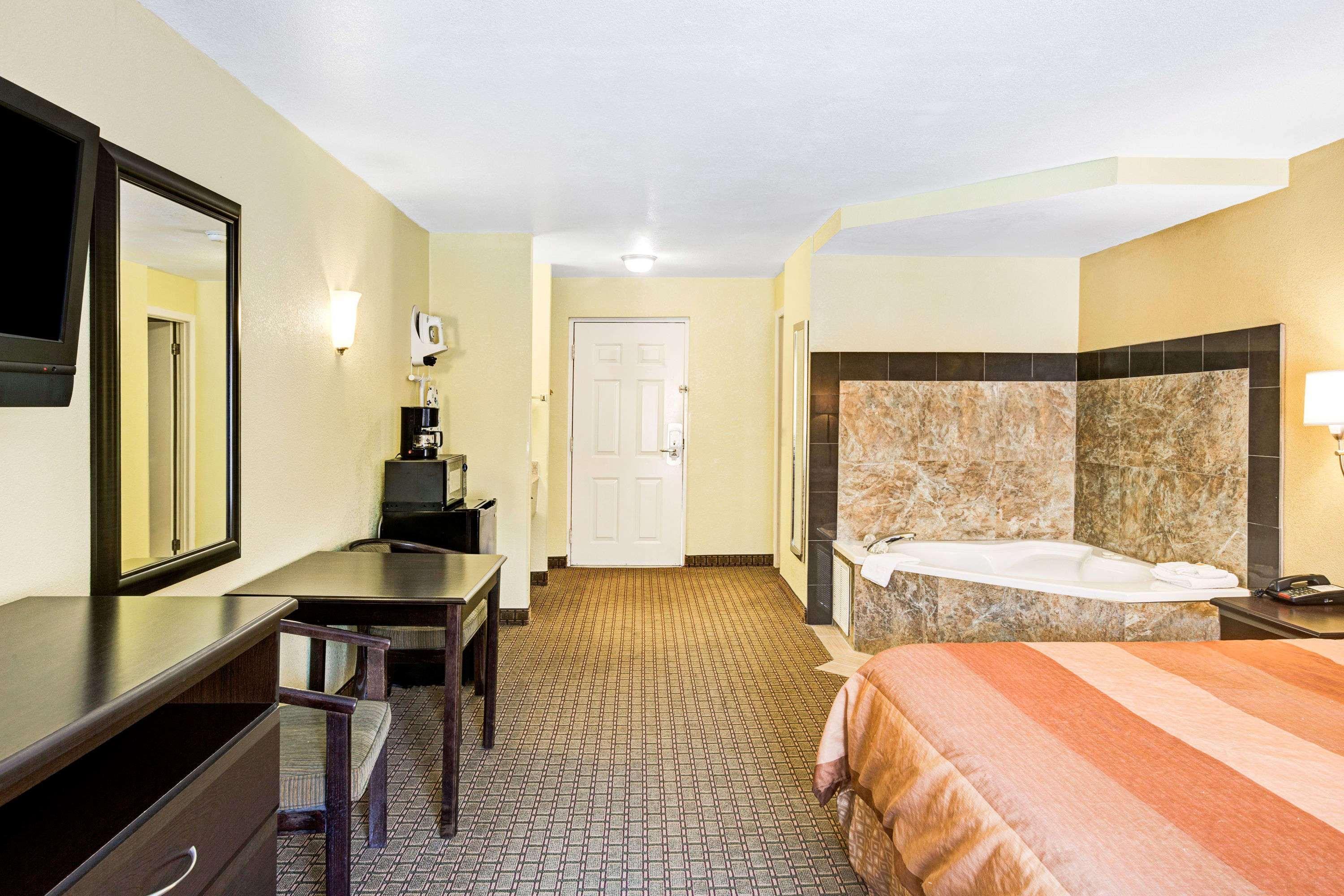 Days Inn & Suites By Wyndham Downtown Gatlinburg Parkway Экстерьер фото