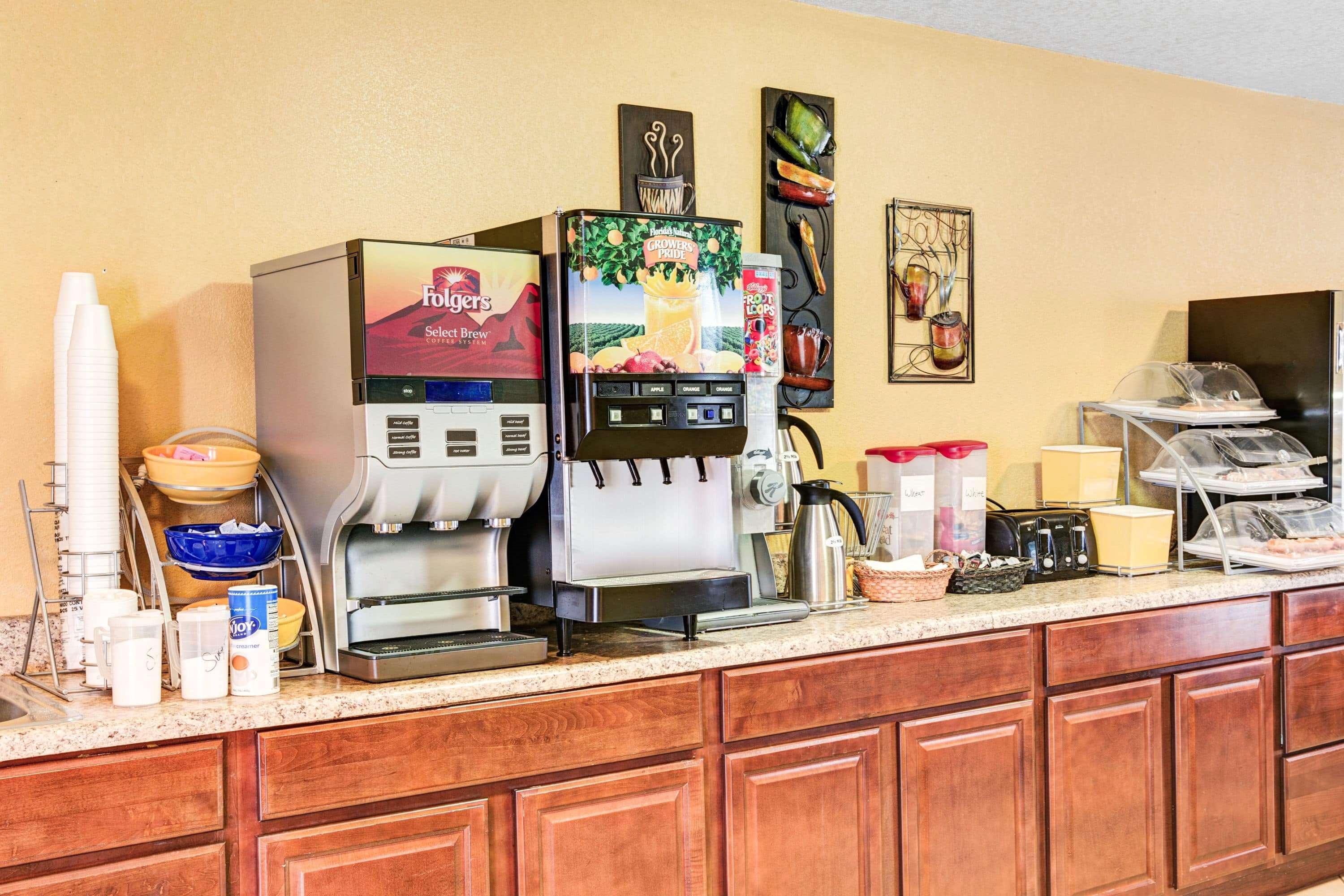 Days Inn & Suites By Wyndham Downtown Gatlinburg Parkway Экстерьер фото