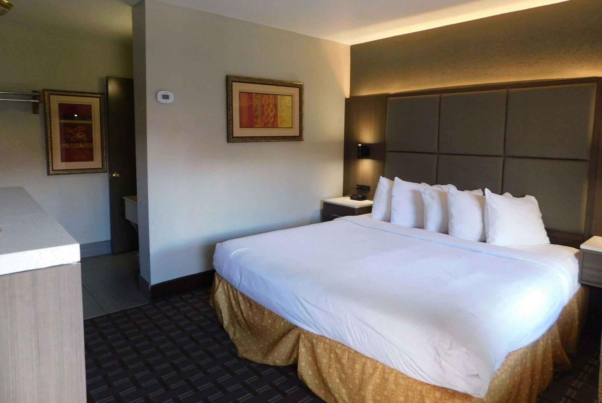 Days Inn & Suites By Wyndham Downtown Gatlinburg Parkway Экстерьер фото