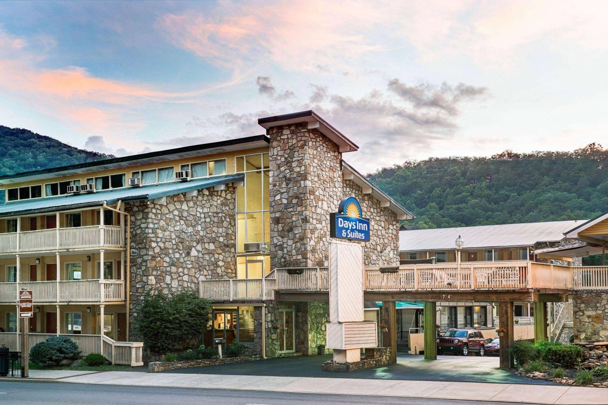 Days Inn & Suites By Wyndham Downtown Gatlinburg Parkway Экстерьер фото