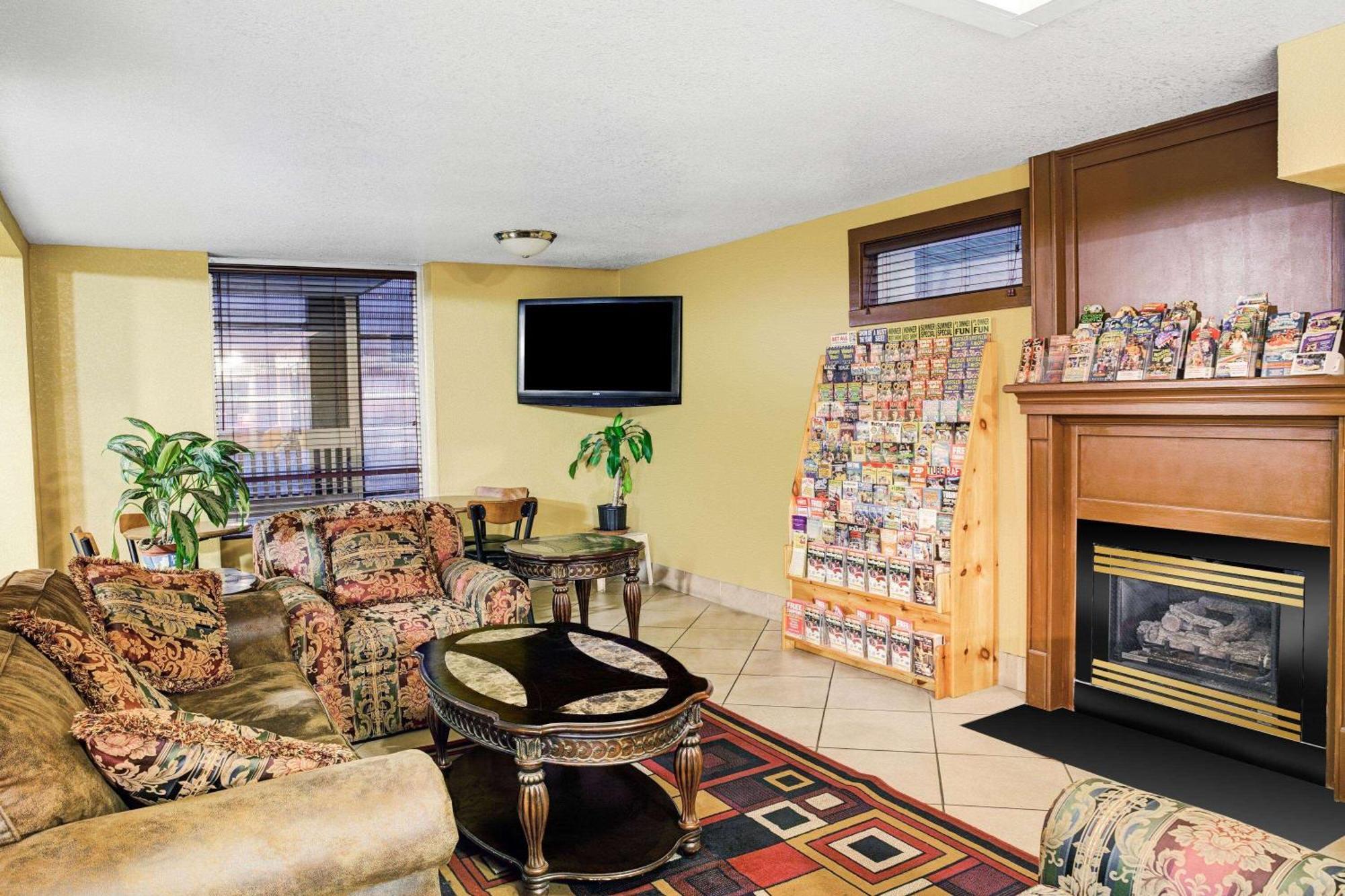 Days Inn & Suites By Wyndham Downtown Gatlinburg Parkway Экстерьер фото