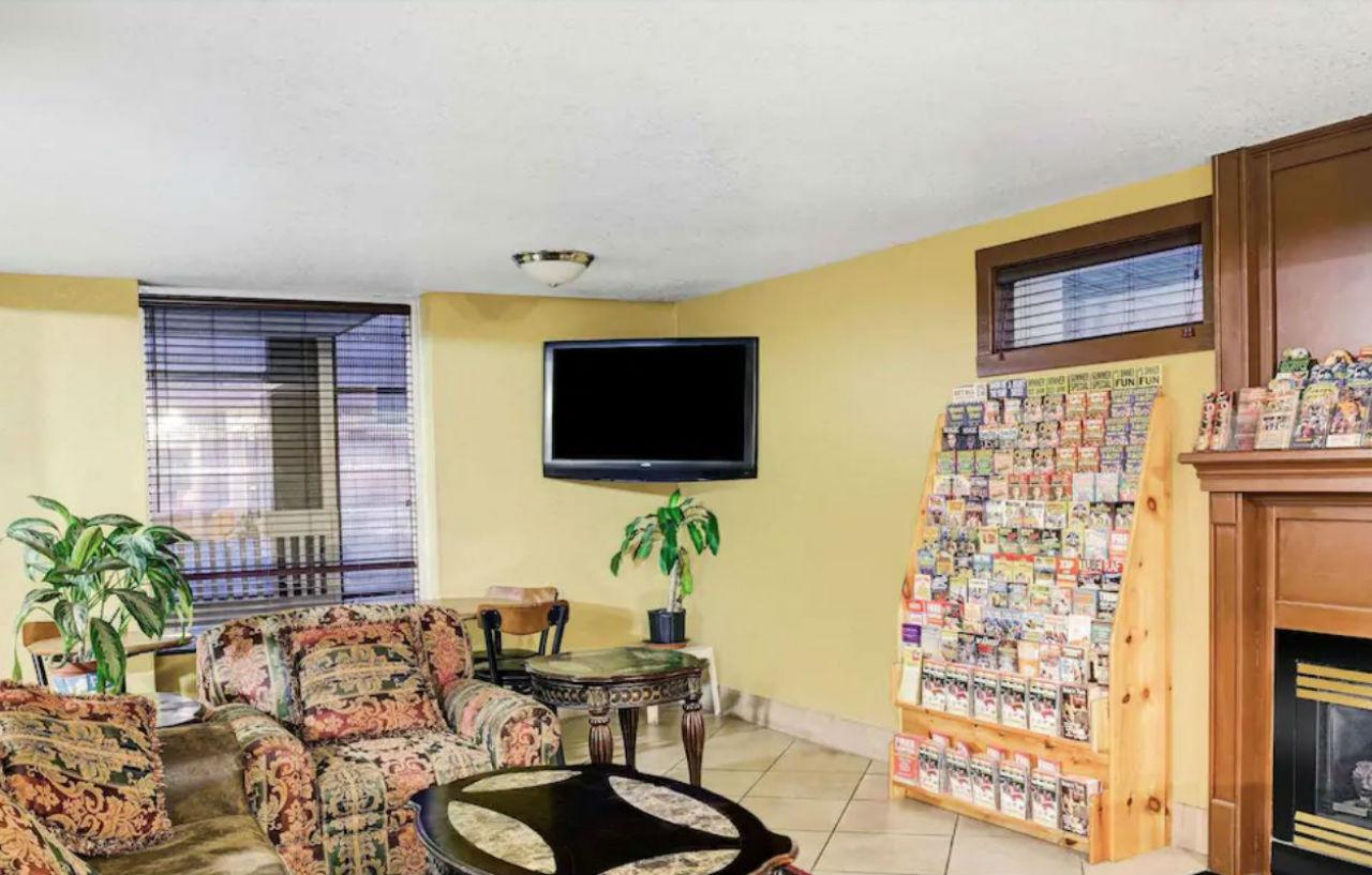 Days Inn & Suites By Wyndham Downtown Gatlinburg Parkway Экстерьер фото