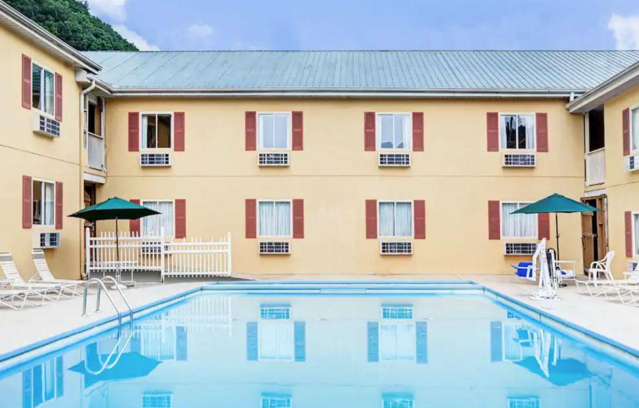 Days Inn & Suites By Wyndham Downtown Gatlinburg Parkway Экстерьер фото
