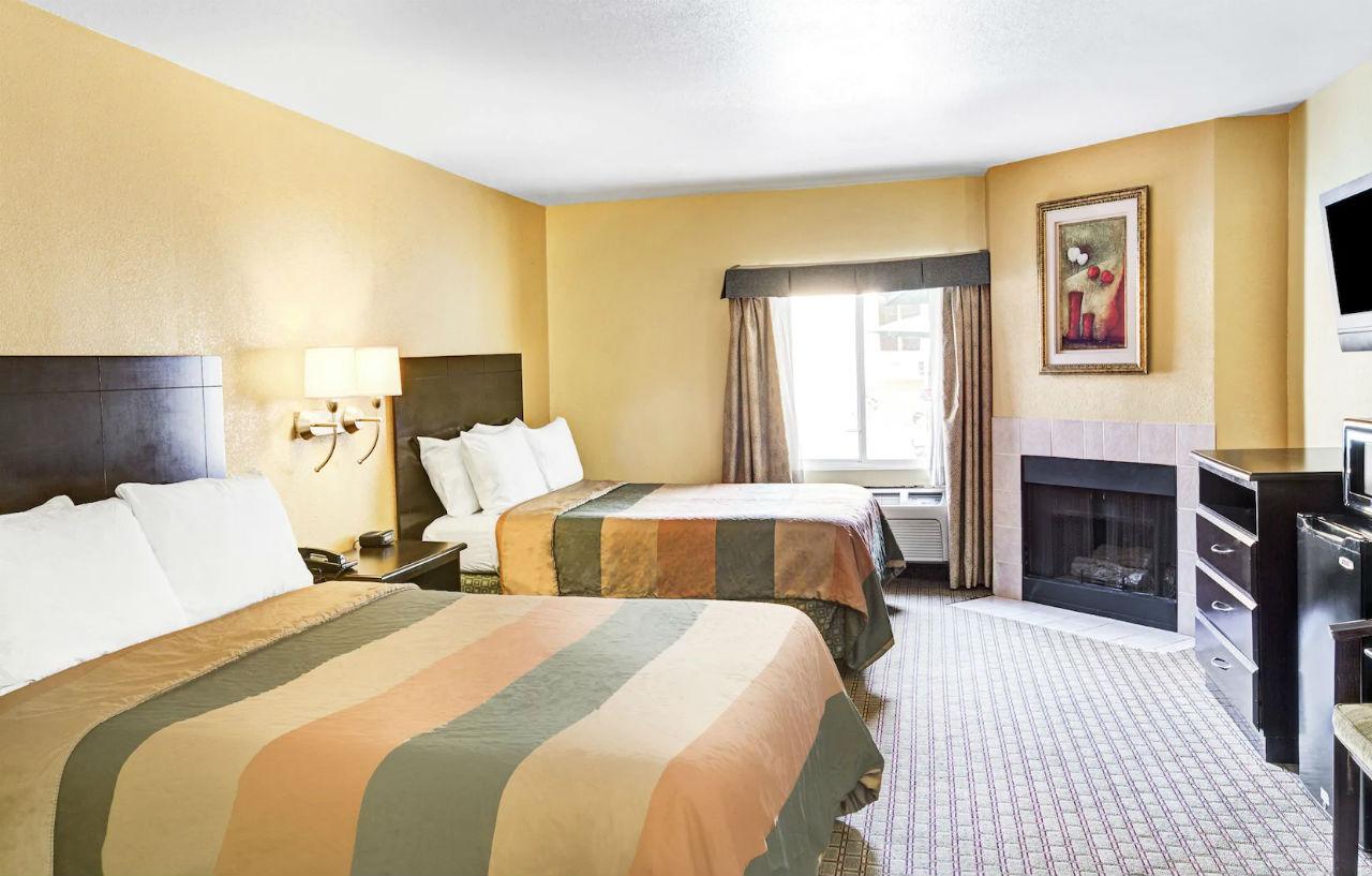 Days Inn & Suites By Wyndham Downtown Gatlinburg Parkway Экстерьер фото
